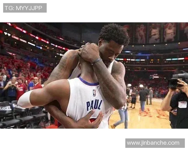 卡佩拉与小乔丹的对决谁能在篮下占据绝对优势解析比赛关键时刻表现 卡佩拉与小乔丹的对决谁能在篮下占据绝对优势解析比赛关键时刻表现